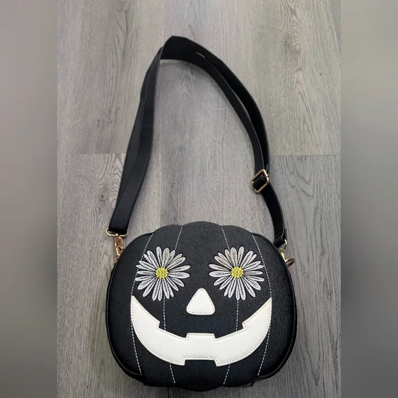 Backstitch Bruja Daisy Pumpkin Crossbody Backpack SOLD OUT Springween Halloween - Picture 1 of 15